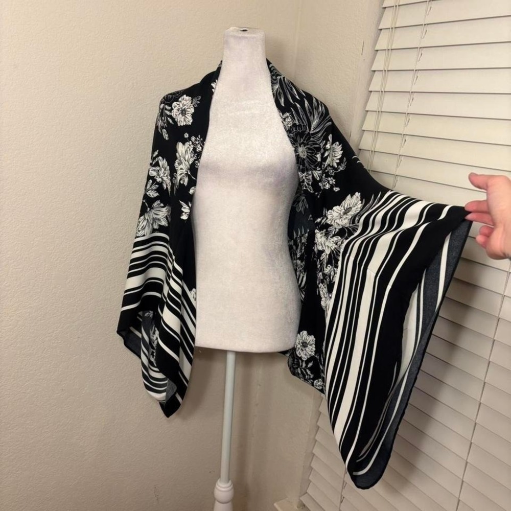 Joseph Ribkoff flare sleeve kimono duster tropical resort black white cape